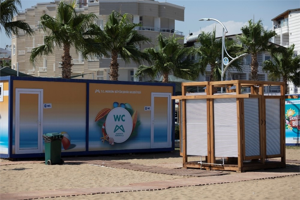 Mersin'deki Halk Plajlarında Sosyal Mesafe ve Hijyen Kuralları En Üst Düzeyde! Yurttaşlar Denize Gönül Rahatlığıyla Girebilsin Diye Büyükşehir Ekipleri Görevde