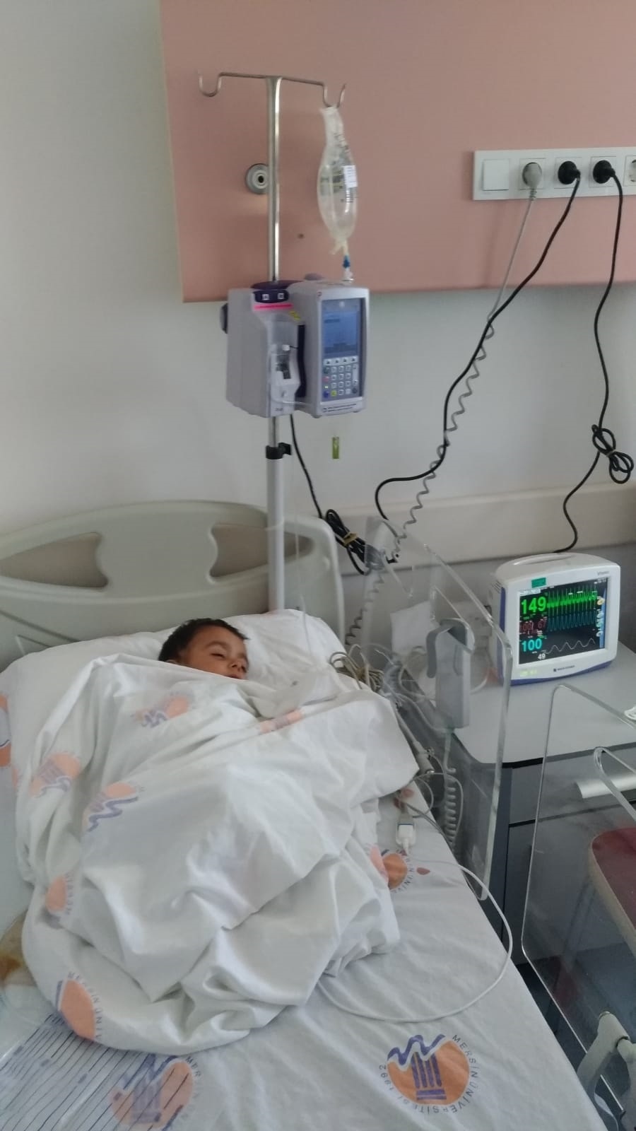 Mersin’in Tarsus İlçesinde Yaşayan Esen Ailesinin Çocukları Olan Umut Can Esen, Ablasını Hayattan Kopartan Hiperoksalüri Hastalığına Yakalandı