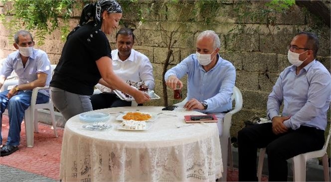 Akdeniz Belediye Başkanı Gültak, Karacailyas ve Müfide İlhan Mahallelerini Ziyaret Etti