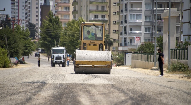 Mersin'de Asfaltlama Çalışmaları! Üniversite Caddesi Asfaltlandı, Yurttaşlar Rahat Nefes Aldı