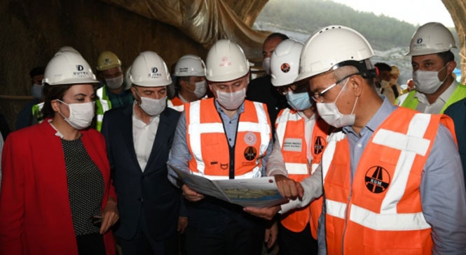 Bir Dizi İncelemeler İçin Mersin'e Gelen Bakan Karaismailoğlu, Mersin'deki Tünel Çalışmalarını İnceledi