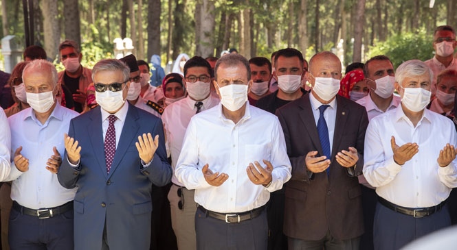 Mersin Şehitliği’nde 15 Temmuz Anma Töreni