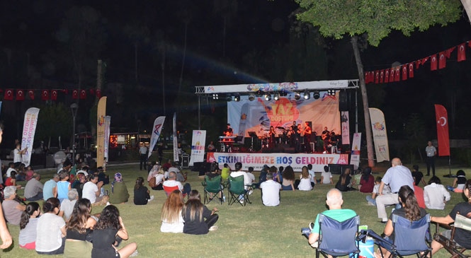 Büyükşehir, "Yaz Dostum" Diyor, Mersinliler Yaz Konserlerinde Buluşuyor