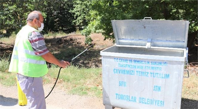 Toroslar'da Çöp Konteynerleri Dezenfekte Ediliyor