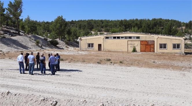 Başkan Ünüvar, Kuş Üzümü Paketleme Tesisi Kurulacak Olan Binada İncelemelerde Bulundu