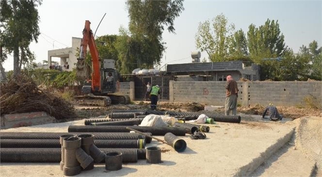 35 Yıldır Beklenen Kanalizasyon Sistemi İçin İş Makinaları Çalışmaya Devam Ediyor