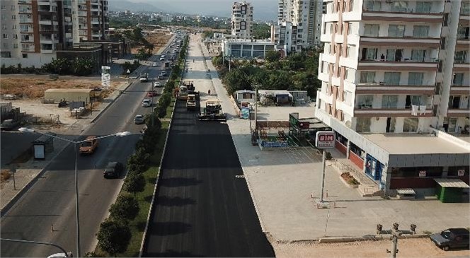 Mersin Büyükşehir, Vatan Caddesi’nin Hem Altyapısını Hem de Üst Yapısını Yeniledi