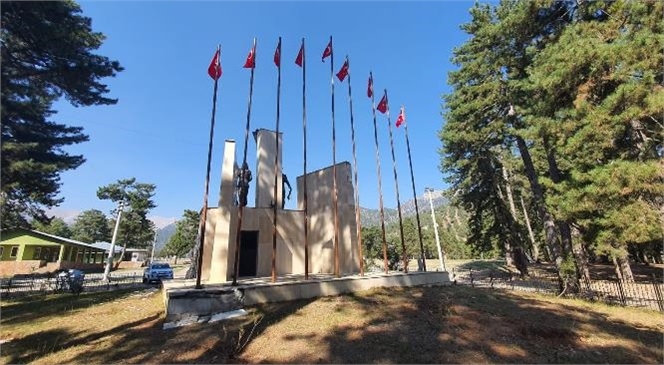 Büyükşehir, Gülek Karboğazı Kuvayi Milliye Anıtına Bayrakları Astı