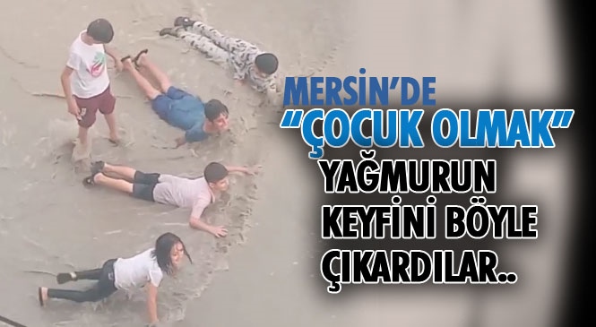 Çocuklar Yağmur Sonrası Suyun Keyfini Böyle Çıkardılar: Mersin Toroslar Selçuklar Mahallesinde Çekilen Görüntüler