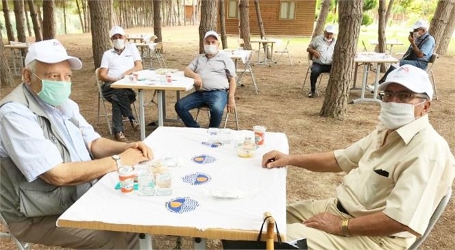 Tarsuslu Emekliler, Gençlik Kampında Keyifli Bir Gün Geçirdi