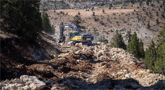 Mersin Büyükşehir’den 20 Mahallenin Ulaşımını Rahatlatacak Yol Çalışması