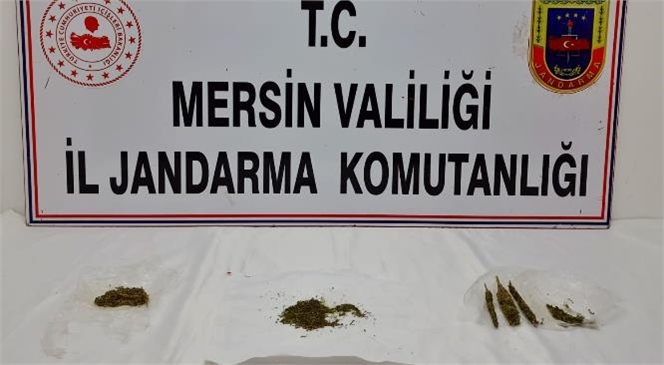 Mersin Silifke Tosmurlu’da Jandarma, Biri Uyuşturucu Satarken Biride İçerken 2 Kişi Suçüstü Yakalandı