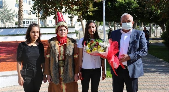 "Sokakta Tiyatro Sergilediler, Kadına Şiddete Hayır Dediler"