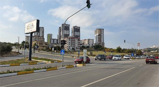 Sıkıntı Yaşanan Kavşakta Büyükşehir’den Kapsamlı Çalışma! Tarsus’ta Konak Kavşağına Trafik Işıkları da Monte Edildi
