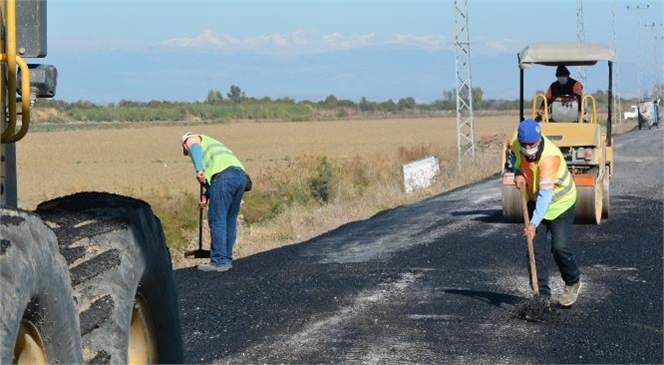 Tarsus’a Bağlı Mahalle Yollarında Büyükşehir’den Sıcak Asfaltla Bakım