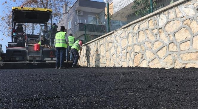 Toroslar'da Üst Yapı Çalışmaları İle Yollar Yenileniyor