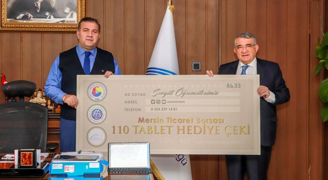 Mersin Ticaret Borsasından Öğrencilere Hediye 110 Adet Klavyeli Tablet