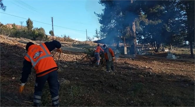 Büyükşehir’den Çamlıyayla’daki Mezarlıklarda Kapsamlı Temizlik