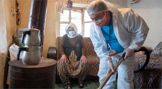 Mersin'de Yaşayan 81 Yaşındaki Emiş Teyze’ye Büyük Destek! Emiş Teyze Çamaşırlarını Artık Elinde Yıkamak Zorunda Kalmayacak
