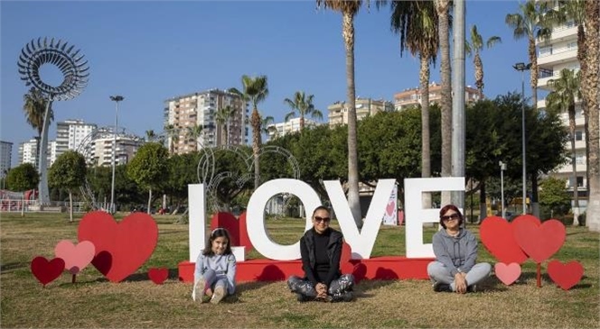 Büyükşehir’in Atölyelerinde Üretiliyor, Mersin Renkleniyor