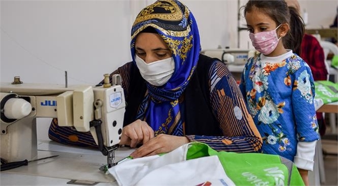 Kadınlar Dikiş Kursunda Emeklerini İlmek İlmek İşliyor! Mersinden Kadın Kooperatifi İle Kadınların Emekleri Değerleniyor