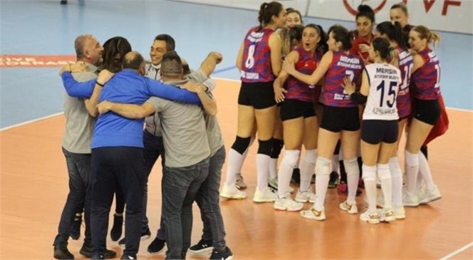 Büyükşehir Kadın Voleybol Takımı Play-off’u Garantiledi