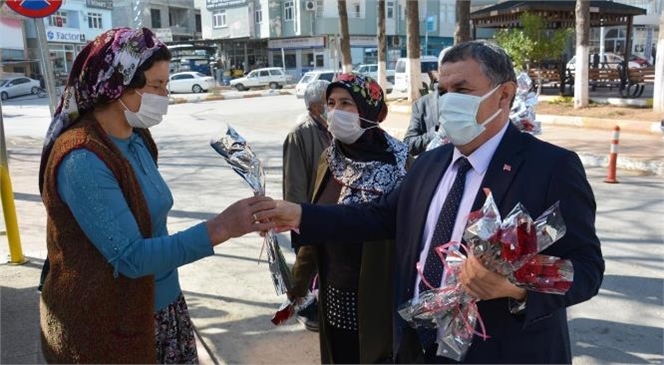 Başkan Ünüvar, 8 Mart Dünya Kadınlar Günü’nü Çiçek Hediye Ederek Kutladı