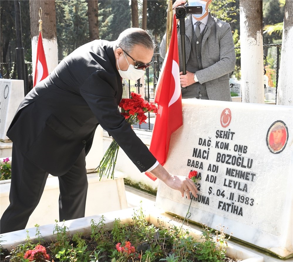 Vali Su, Mersin Şehitliğini Ziyaret Etti