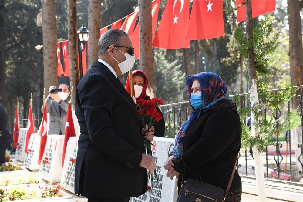 Vali Su, Mersin Şehitliğini Ziyaret Etti