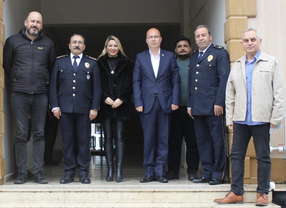 Tarsus Gazeteciler Cemiyetinden Polislere Pastalı Kutlama