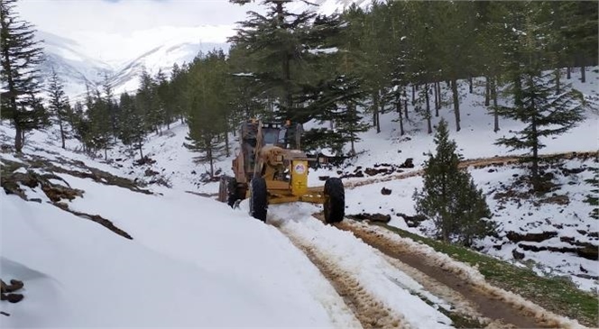 Büyükşehir’den Karboğazı ve Elmalı Mevkiinde Kar Temizleme Çalışması