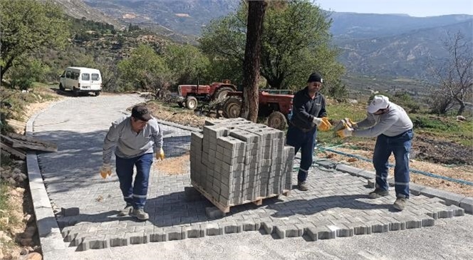 Gülnar Belediyesi Parke Döşeme Çalışmalarına Devam Ediyor