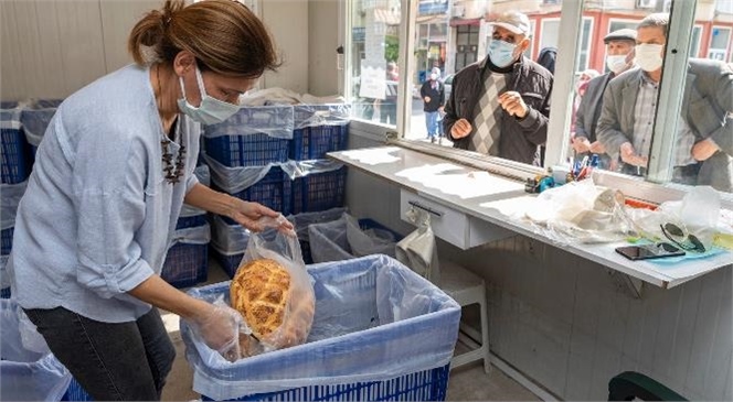 En Yüksek Gramajlı ve En Ucuz Pide Vatandaşın Sofrasında! Türkiye’nin En Ucuz Ramazan Pidesi, Hamurundan Satışına Kadar Kadın Emeği İle İşleniyor