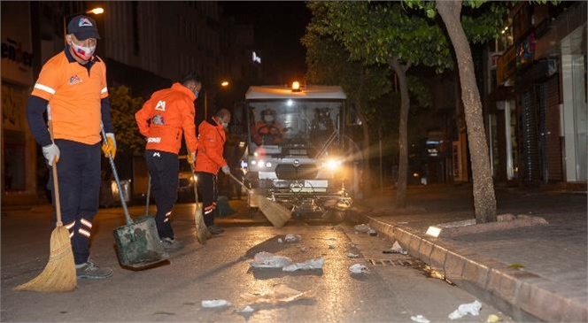 Onlar Tüm Mersin İçin Görevde! Sokaklar Boşalıyor, Büyükşehir Ekipleri Gece-gündüz Temizlik Yapıyor