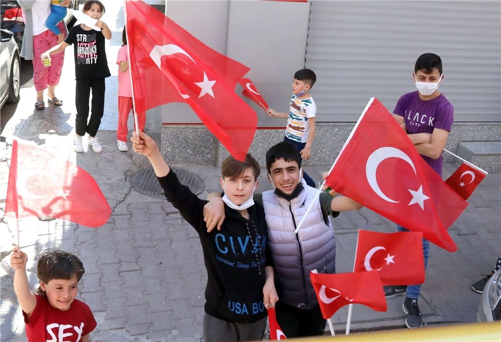 Mersin Büyükşehir Belediyesi, 23 Nisan Ulusal Egemenlik ve Çocuk Bayramı Coşkusunu Kentin Cadde ve Sokaklarına Taşıdı
