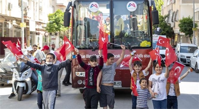 Mersin'de 23 Nisan Çoşkusu! Mersin Büyükşehir Belediyesi, 23 Nisan Ulusal Egemenlik ve Çocuk Bayramı Coşkusunu Kentin Cadde ve Sokaklarına Taşıdı