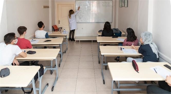 Mersin Büyükşehir, Geleceğin Doktorlarını, Mühendislerini Eğitiyor! Kurs Merkezlerinde Eğitim Önlemlerle Sürüyor