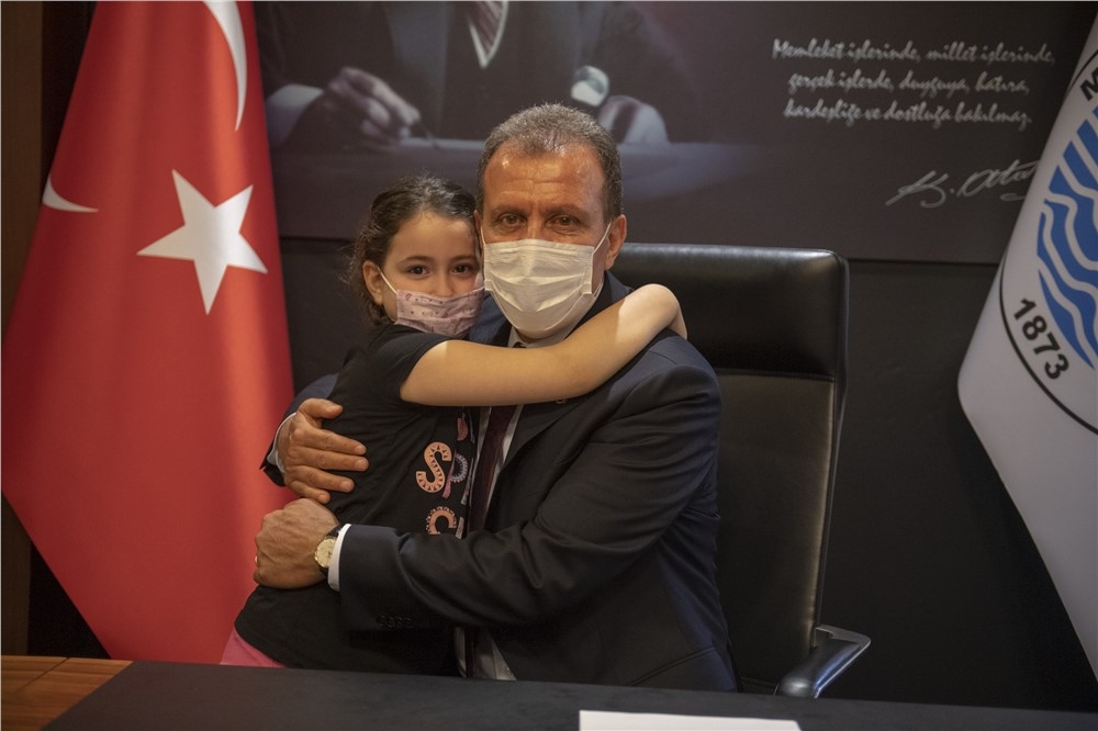 Mersin Büyükşehir Belediye Başkanı Vahap Seçer, 23 Nisan Coşkusu İle Çocukları Ağırladı