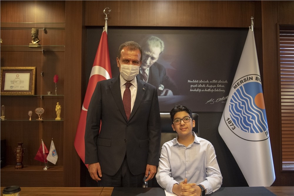 Mersin Büyükşehir Belediye Başkanı Vahap Seçer, 23 Nisan Coşkusu İle Çocukları Ağırladı