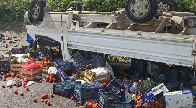 Mersin - Tarsus Tem Otoyolunda Takla Atan Sebze Yüklü Pikap İçindeki 2 Kişi Yaralandı