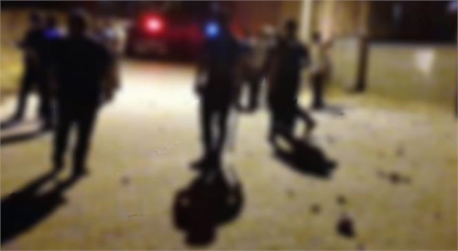 Mersin’in Tarsus İlçesinde Meydana Gelen Çocukların Kavgası Büyüyünce Olayda 1'i Polis 2 Kişi Yaralandı