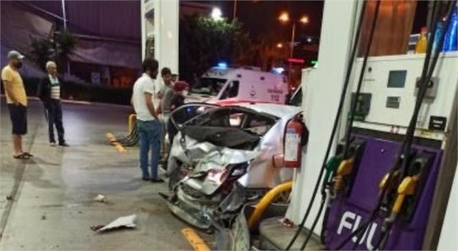 Mersin’de Dün Gece Kontrolden Çıkan Araç Petrol İstasyonuna Girdi