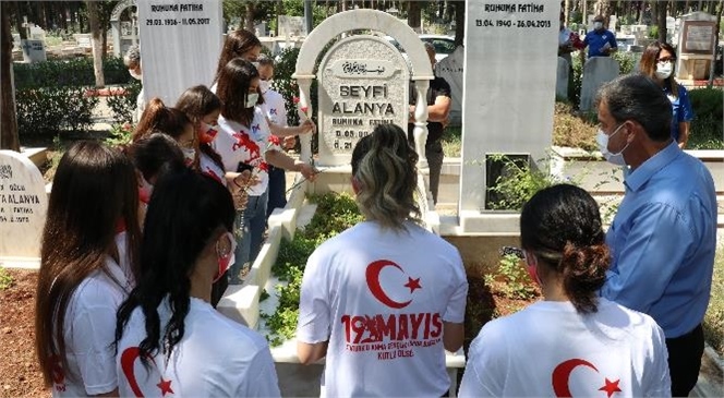 Kadın Sporcular, Efsanevi Sporcuları Mezarları Başında Andı