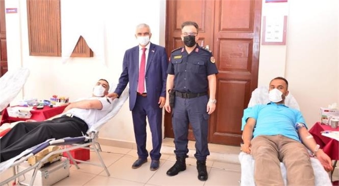 Mersin İl Jandarma Komutanlığı Hizmet Binasında Kızılay Kan Merkezi Tarafından Jandarma Personelinin Katılımı İle Kan Bağışı Faaliyeti Düzenlendi