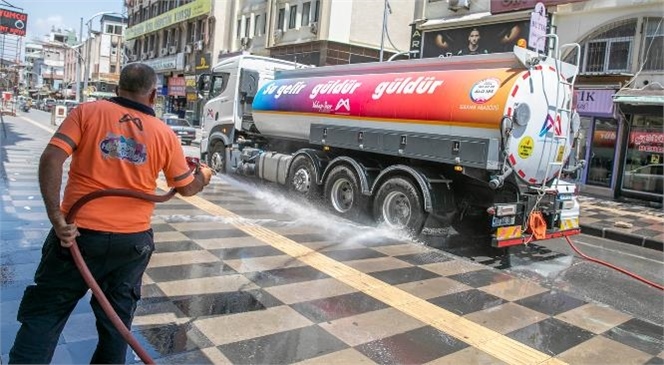 Tüm Ekipler Daha Güzel Bir Mersin İçin Çalışıyor! Büyükşehir Ekipleri, Hafta Sonu Mesaisinde de 7/24 Görev Başında