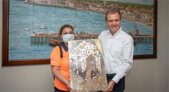 Mersin Büyükşehir Saha Personeli Dilek Cansız, Atıkları Sanat Eserine Dönüştürüyor