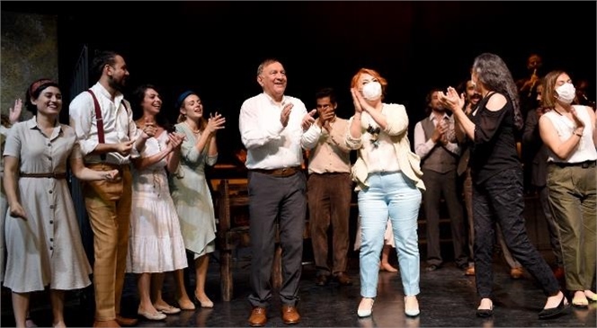 Mersin Şehir Tiyatrosu Oyuncuları, ‘aslolan Hayattır’ı Adana’da Sahneledi