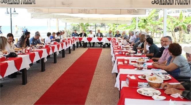 Mersin'de "Polis Muhtar El Ele’ Adlı Toplantı Düzenlendi