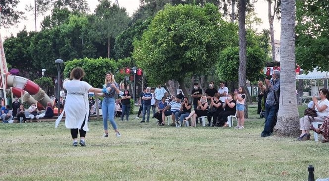 Mersin Büyükşehir Belediyesi Kültür ve Sosyal İşler Dairesi’nin Düzenlediği "Yaz Dostum!" Konserleri Tarsus’ta da Tüm Hızıyla Devam Ediyor