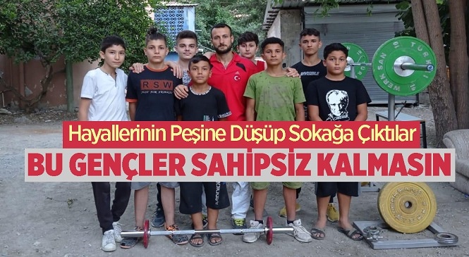 Mersin’in Tarsus İlçesinde Spor Tutkunu Gençler, Kendi İmkanları İle Sokakları Spor Salonuna Çevirip Hayallerine Adın Adım İlerliyor
